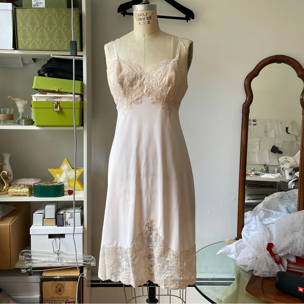 Vintage 1950s Van Raalte pale pink slip dress
